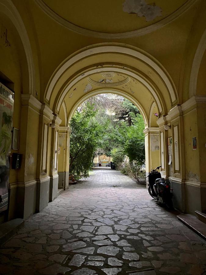 Kiraly Street , Stylish Apartment Budapest Bagian luar foto